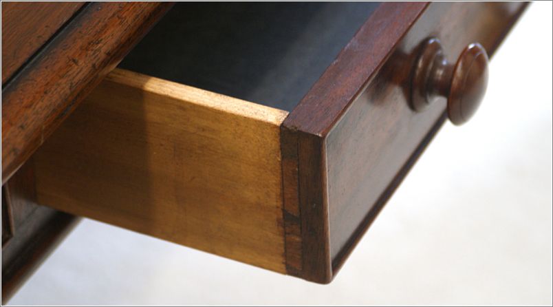 3030 Large Antique Mahogany Library Table Dovetail Detail